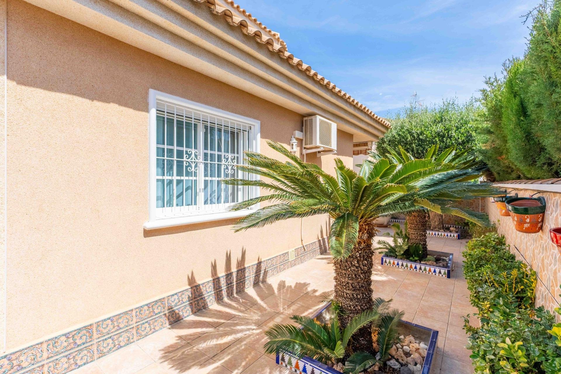 Segunda mano - Villa -
Orihuela Costa - Punta Prima