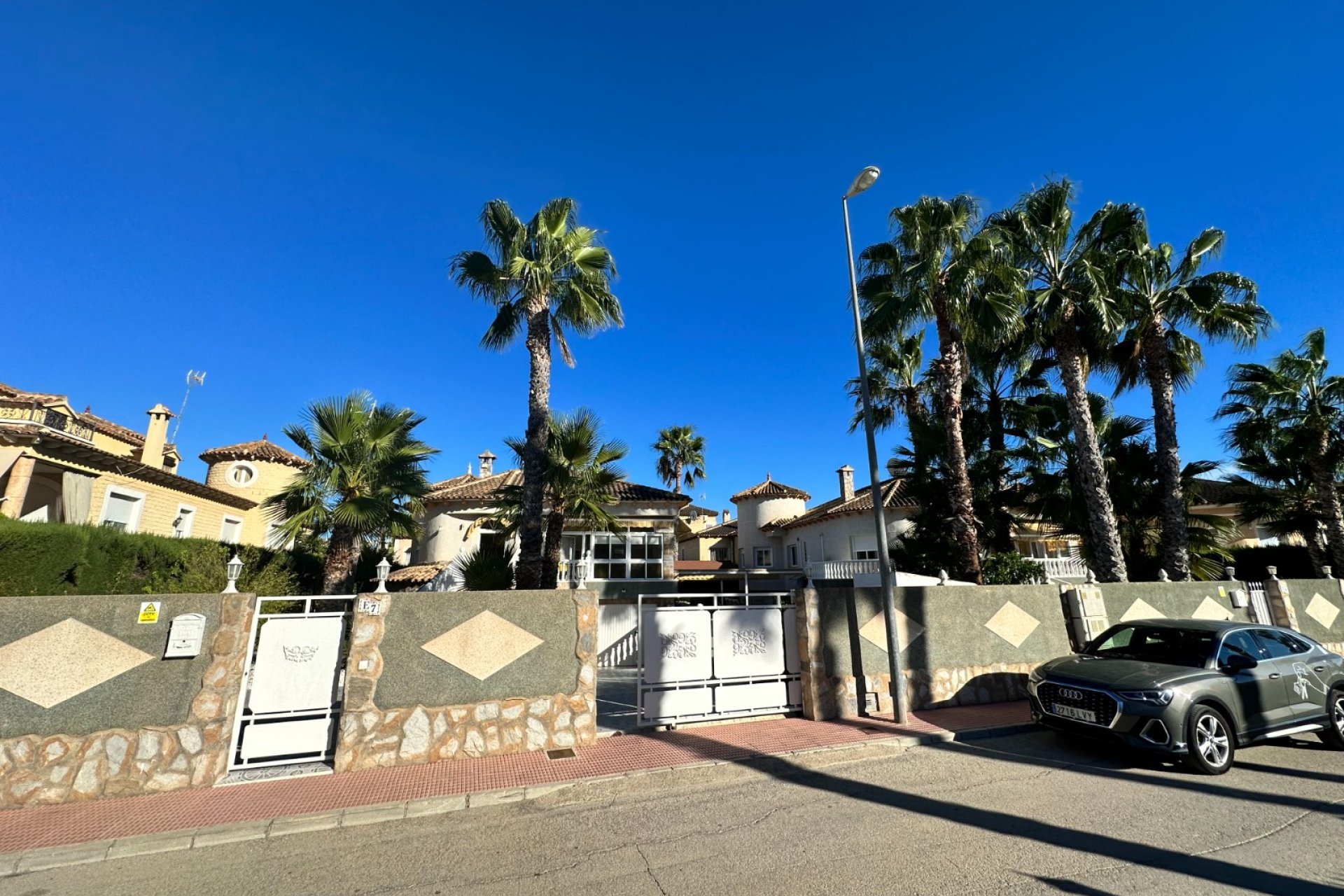 Segunda mano - Villa -
Orihuela - Inland