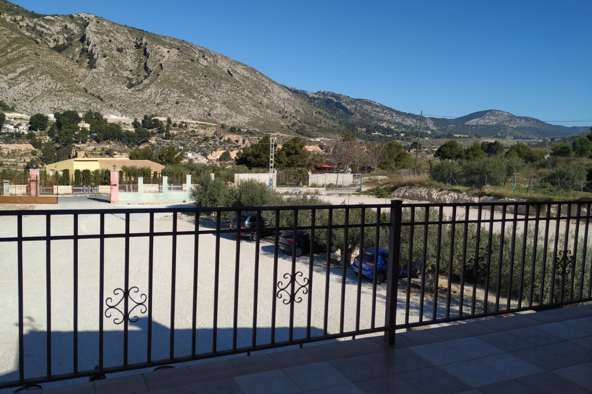Segunda mano - Villa -
Petrer - Inland