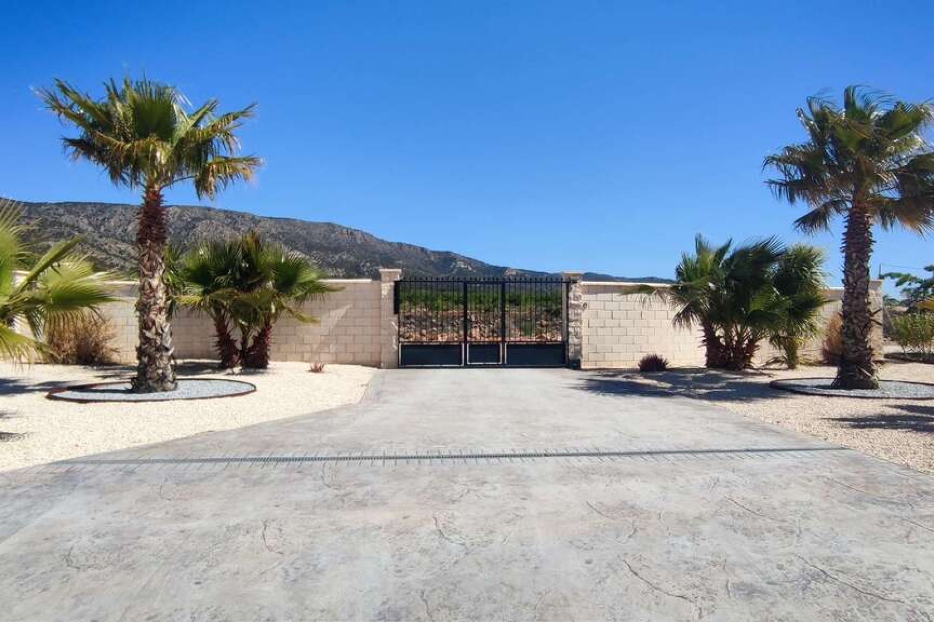 Segunda mano - Villa -
Pinoso - Inland