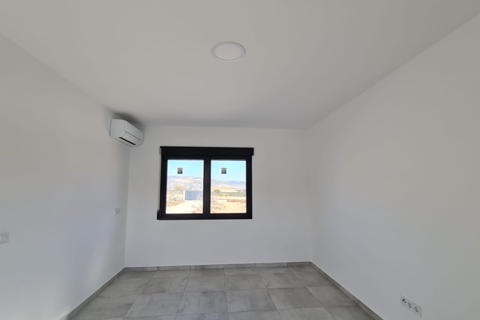 Segunda mano - Villa -
Pinoso - Inland