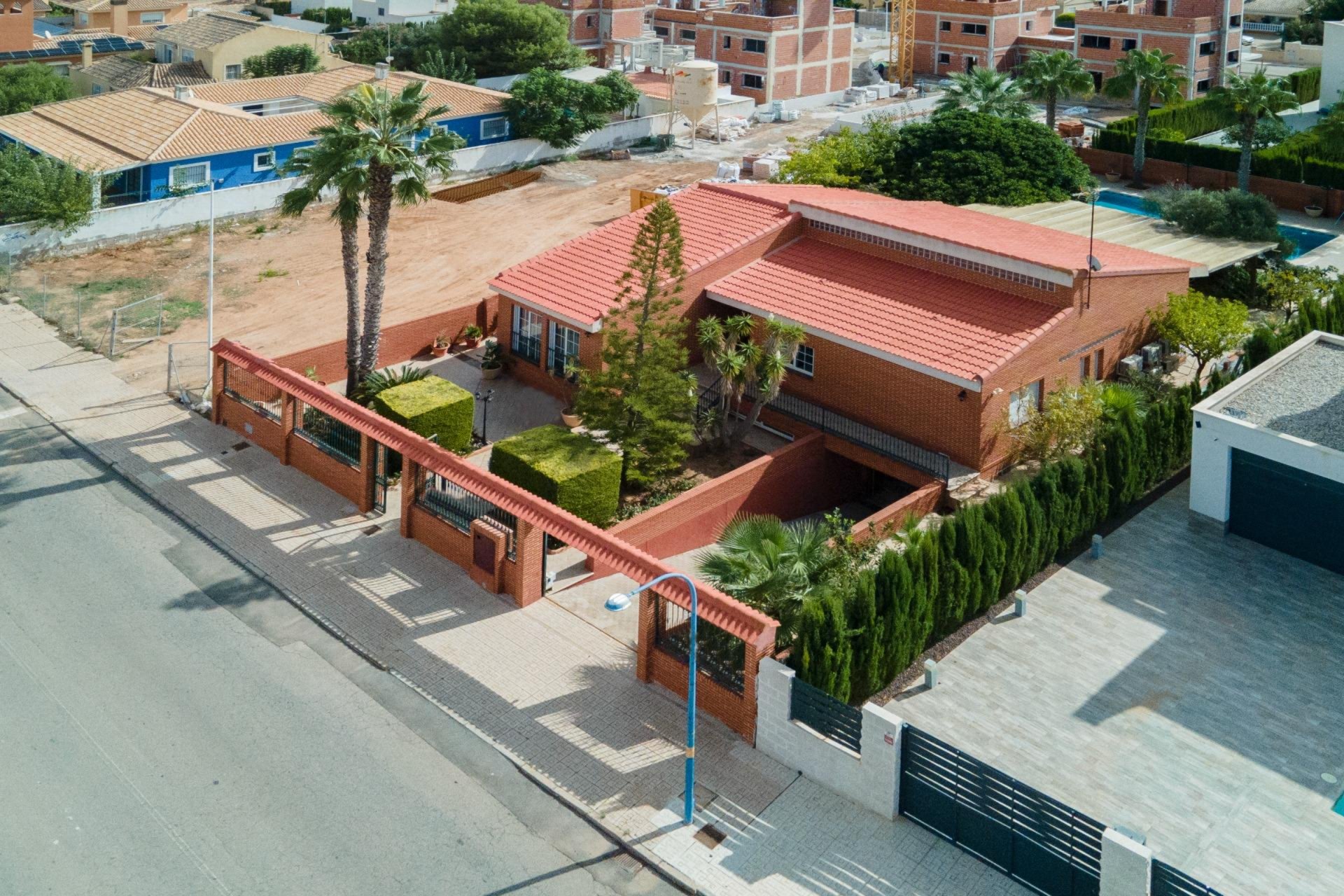 Segunda mano - Villa -
Playa Honda - Costa Calida