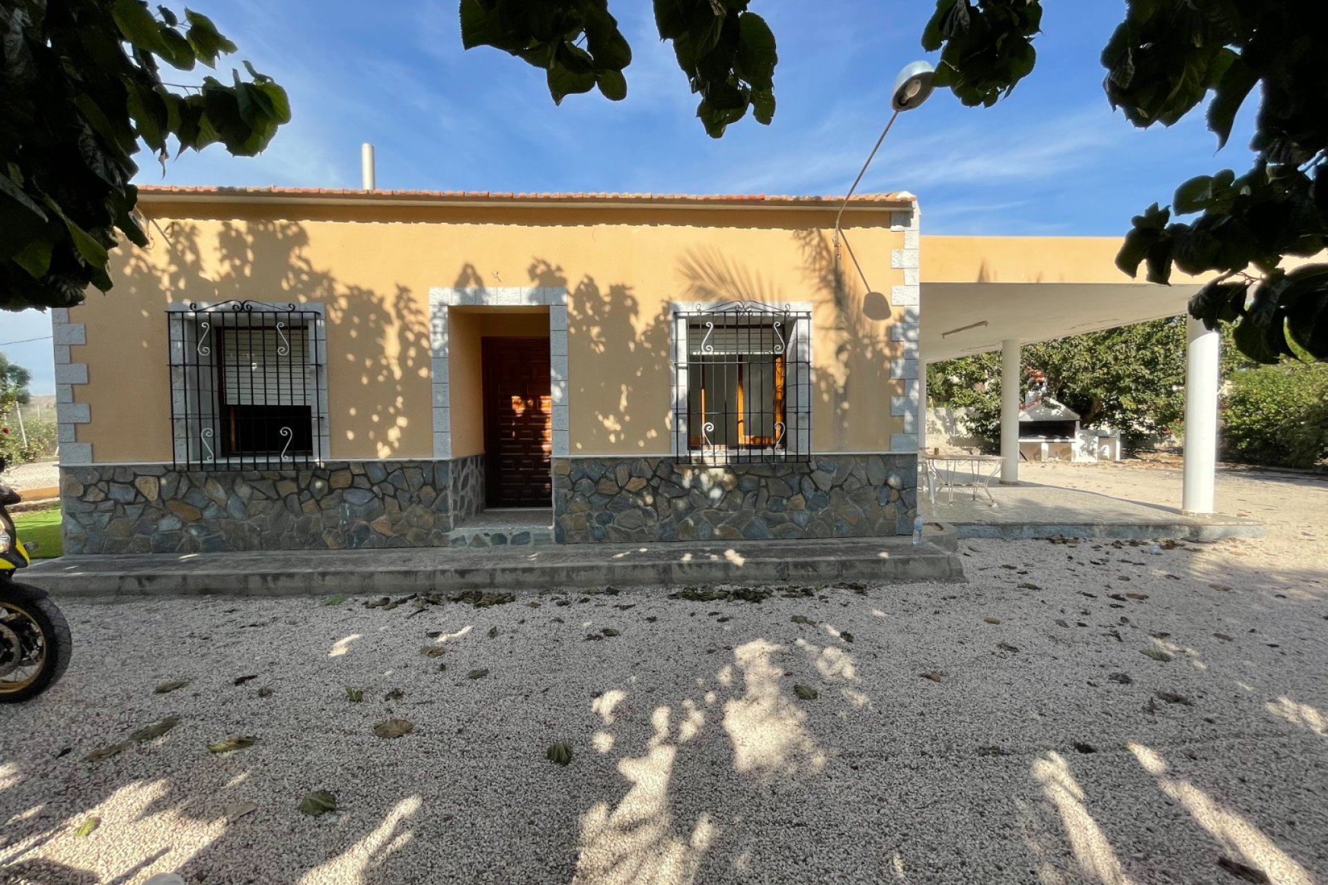 Segunda mano - Villa -
Redován - Inland
