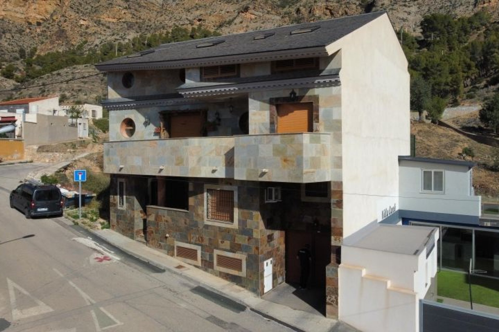Segunda mano - Villa -
Redován - Inland