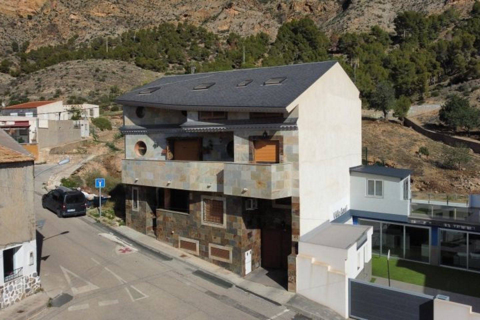 Segunda mano - Villa -
Redován - Inland