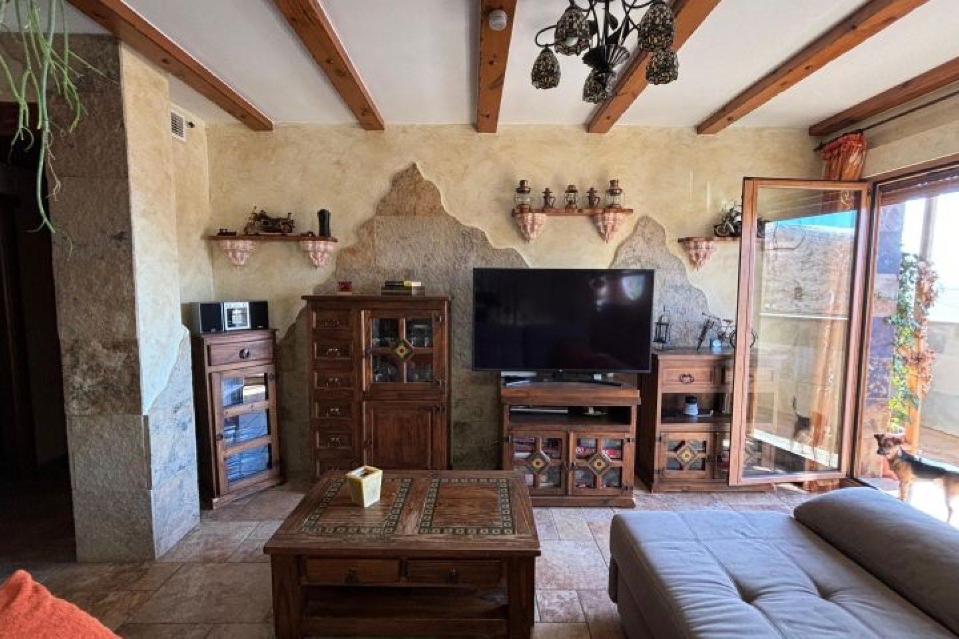Segunda mano - Villa -
Redován - Inland