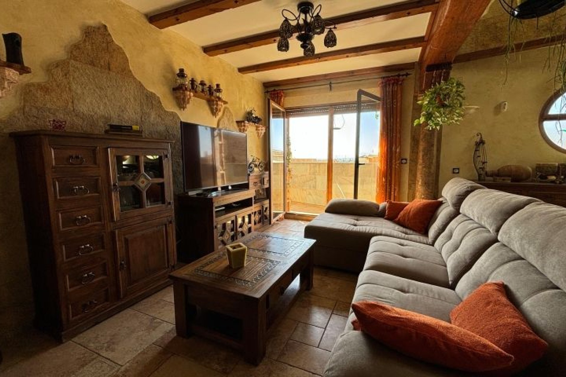 Segunda mano - Villa -
Redován - Inland