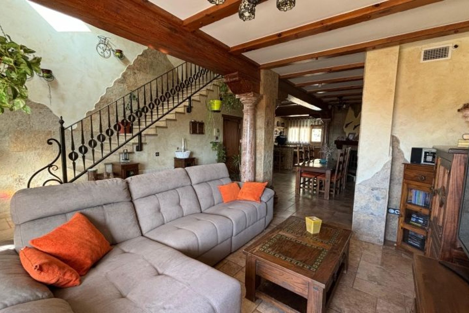 Segunda mano - Villa -
Redován - Inland