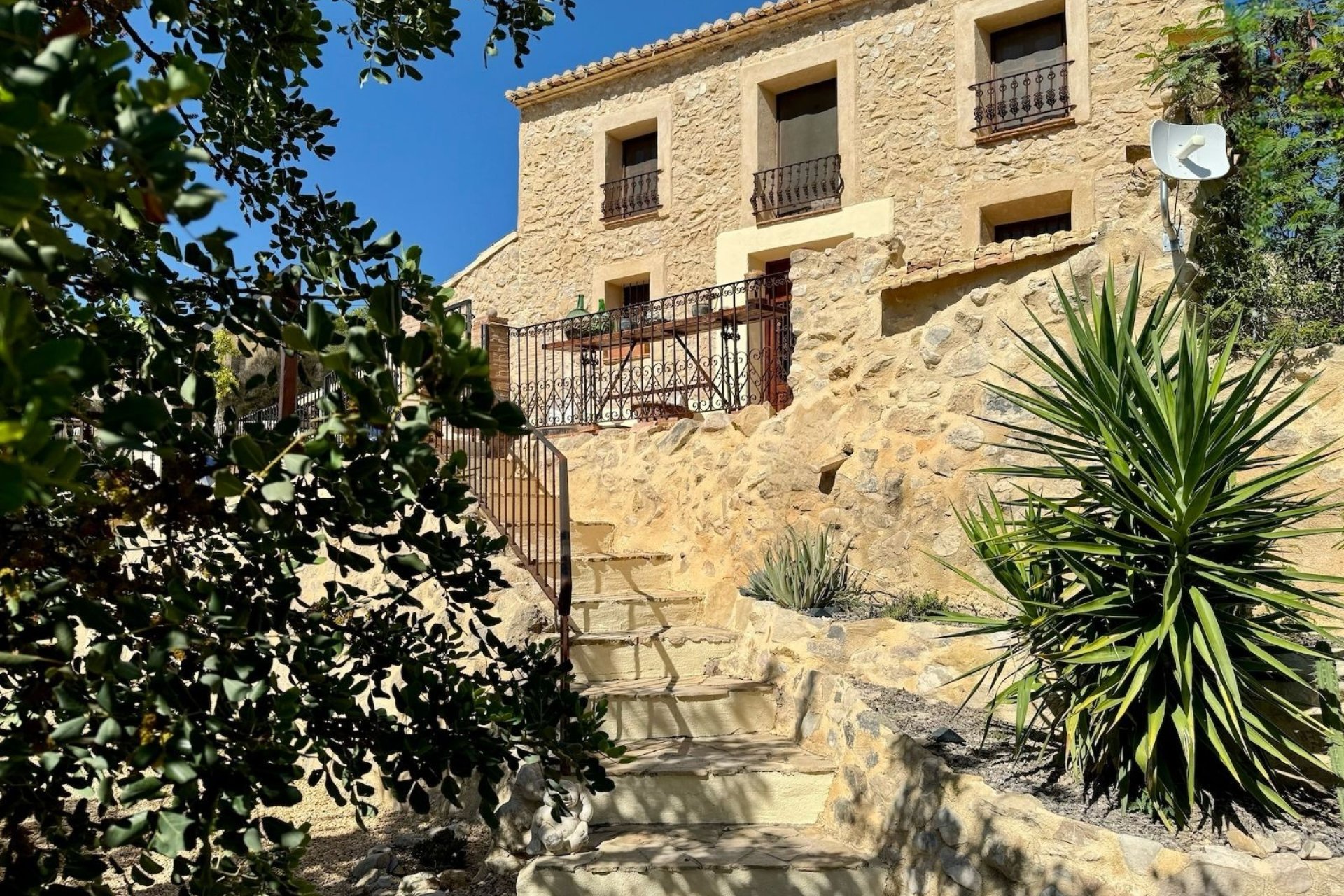 Segunda mano - Villa -
Relleu - Inland