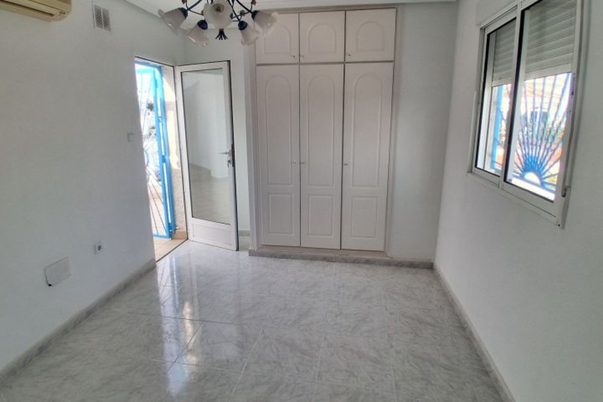 Segunda mano - Villa -
Rojales - Inland