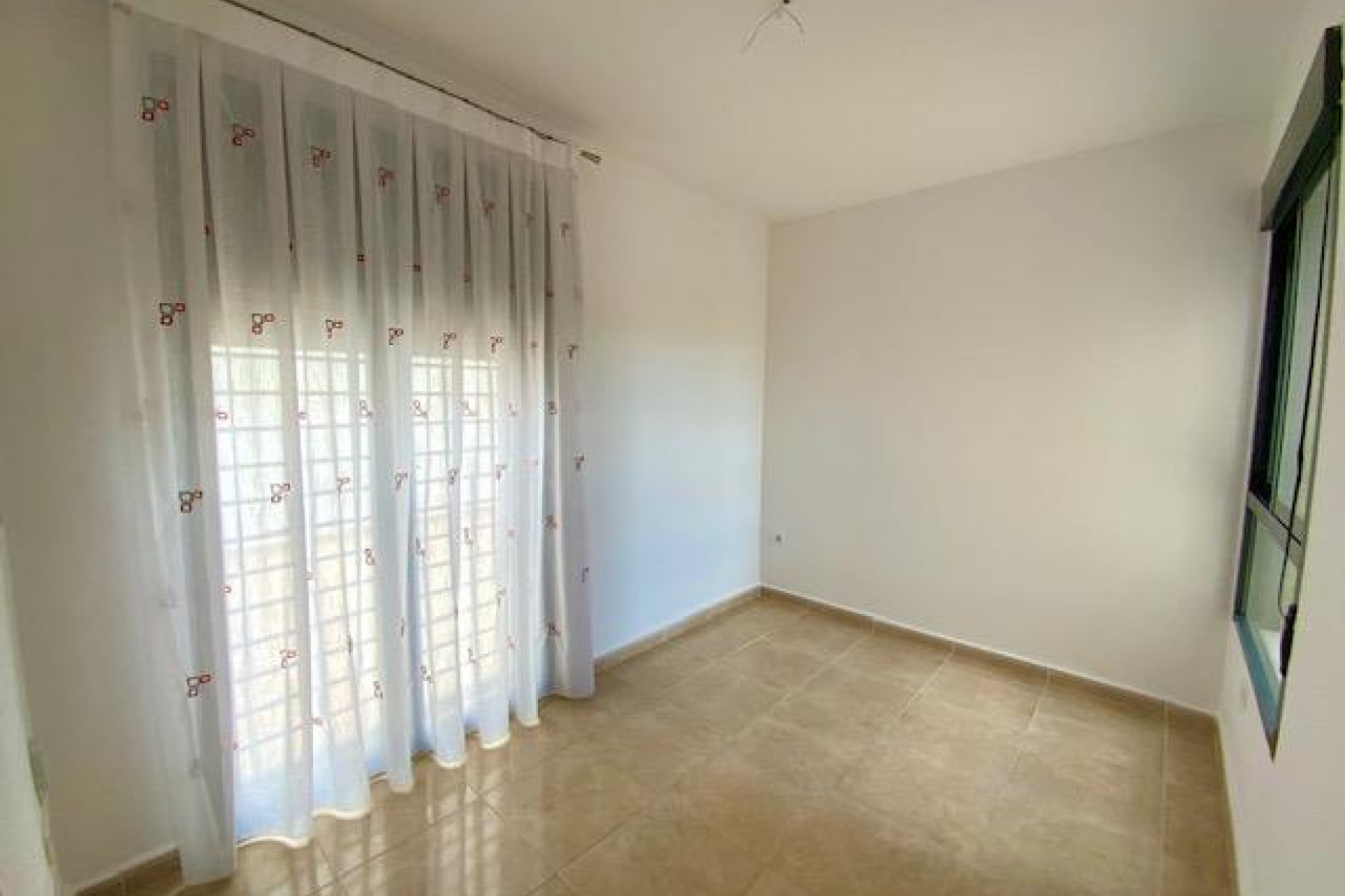 Segunda mano - Villa -
Roldan - Inland