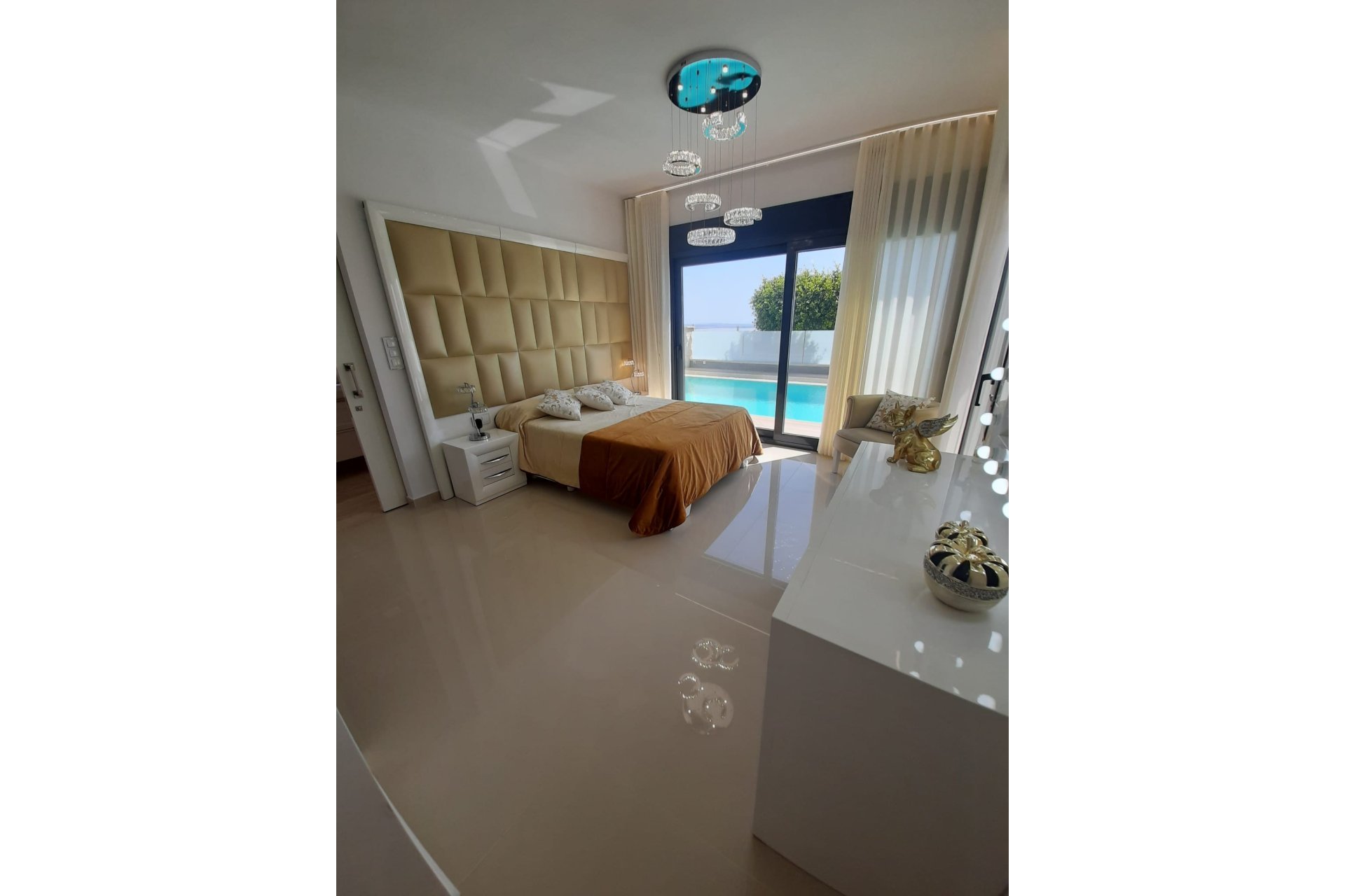 Segunda mano - Villa -
San Miguel de Salinas - Inland