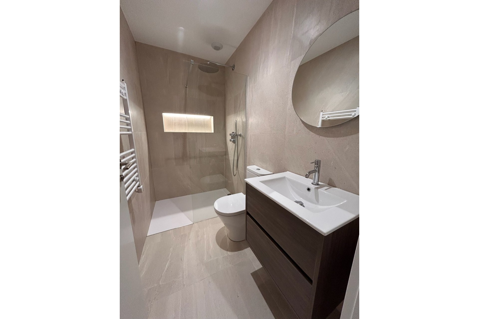 Segunda mano - Villa -
Santa Rosalia Resort - Inland