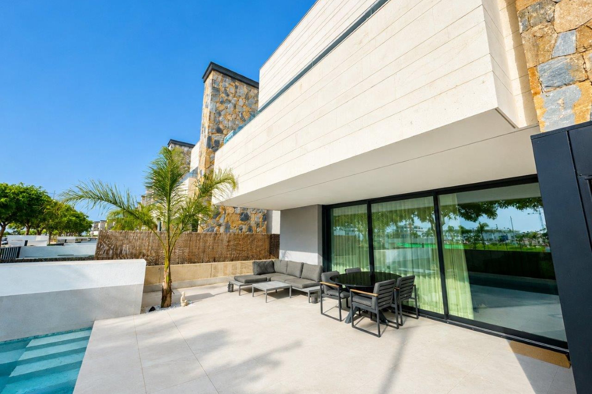 Segunda mano - Villa -
Santa Rosalia Resort - Inland
