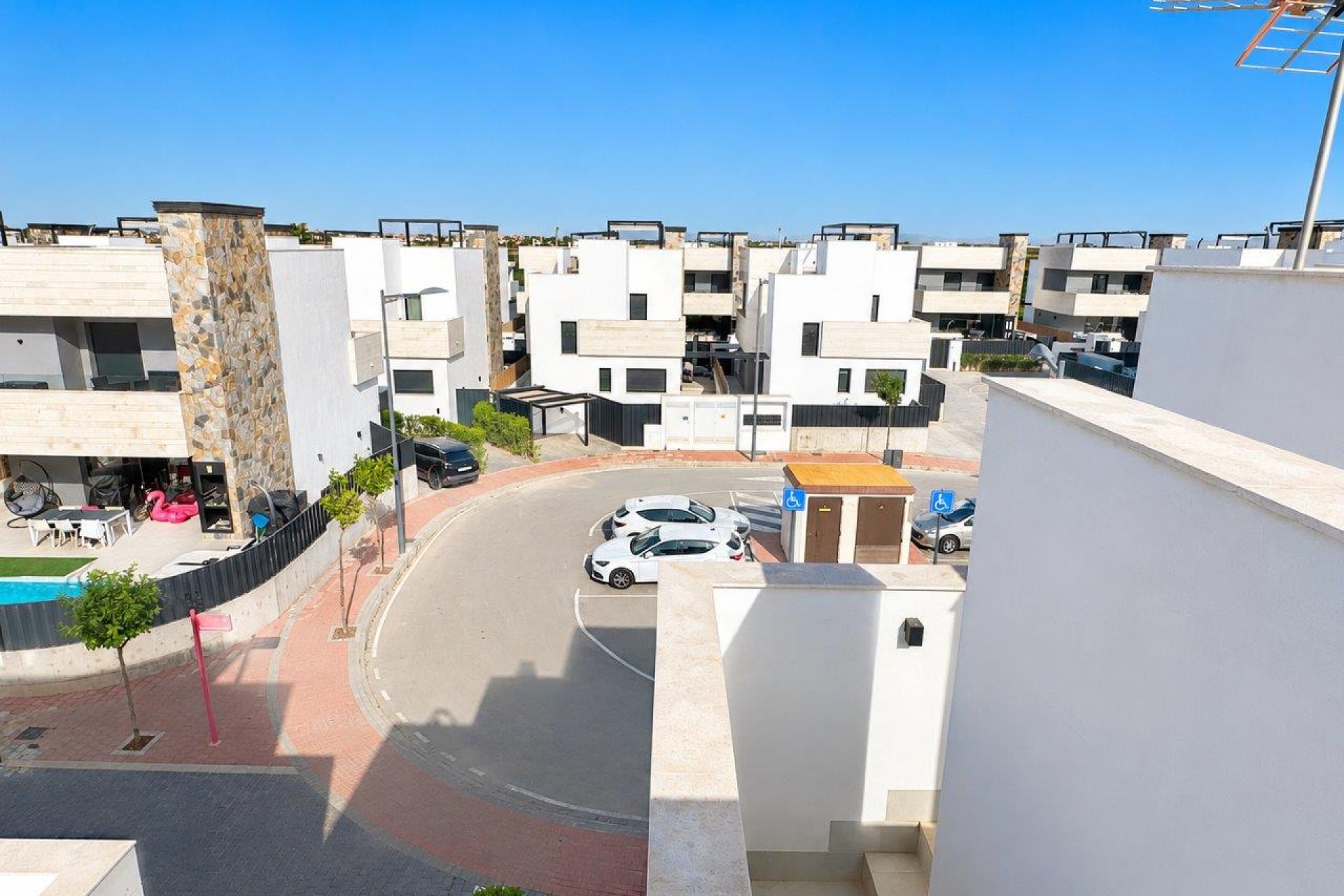 Segunda mano - Villa -
Santa Rosalia Resort - Inland