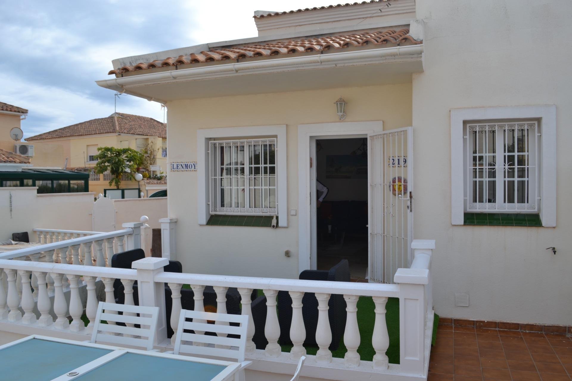 Segunda mano - Villa / Semi pareado -
Orihuela Costa - La Zenia