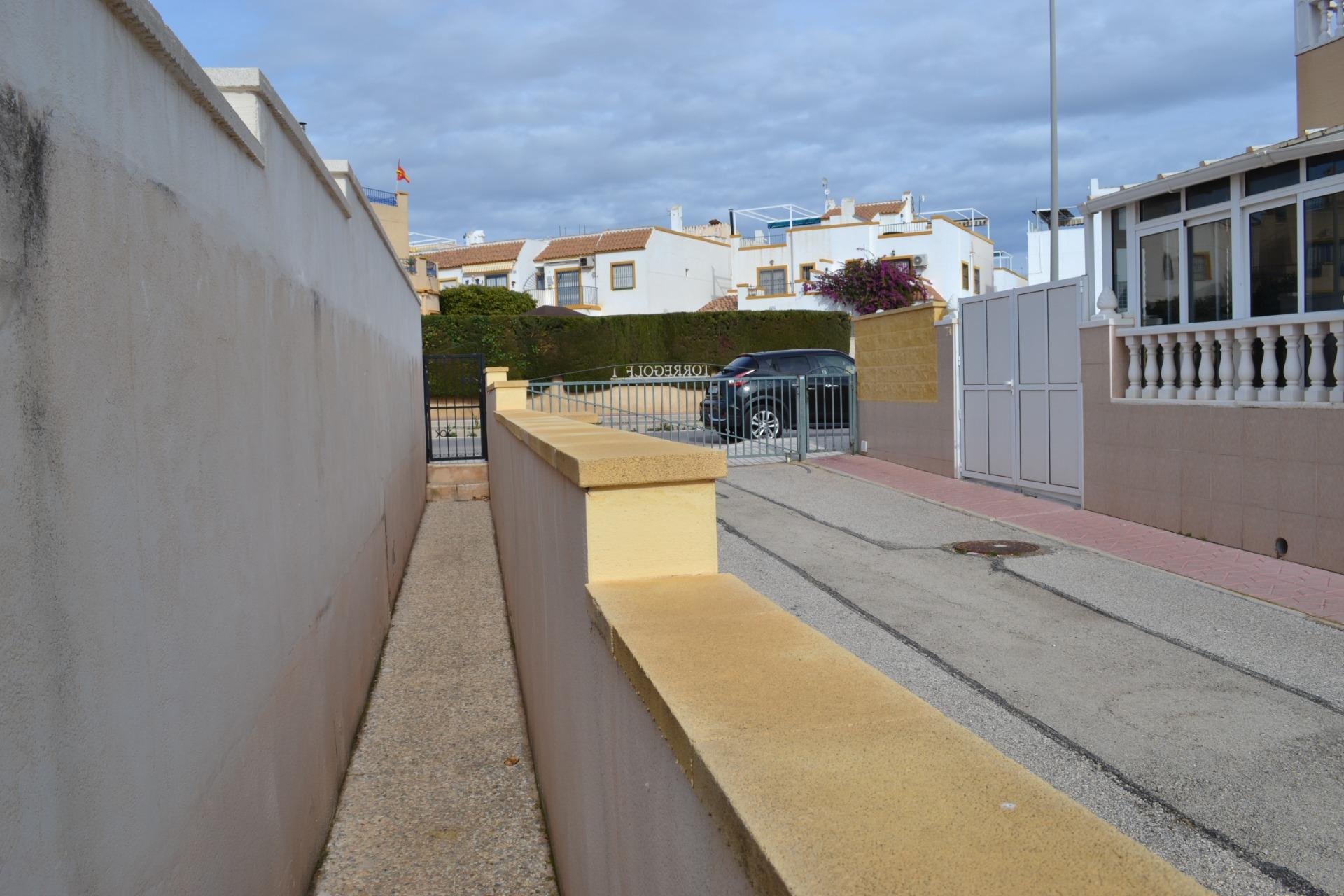 Segunda mano - Villa / Semi pareado -
Orihuela Costa - La Zenia