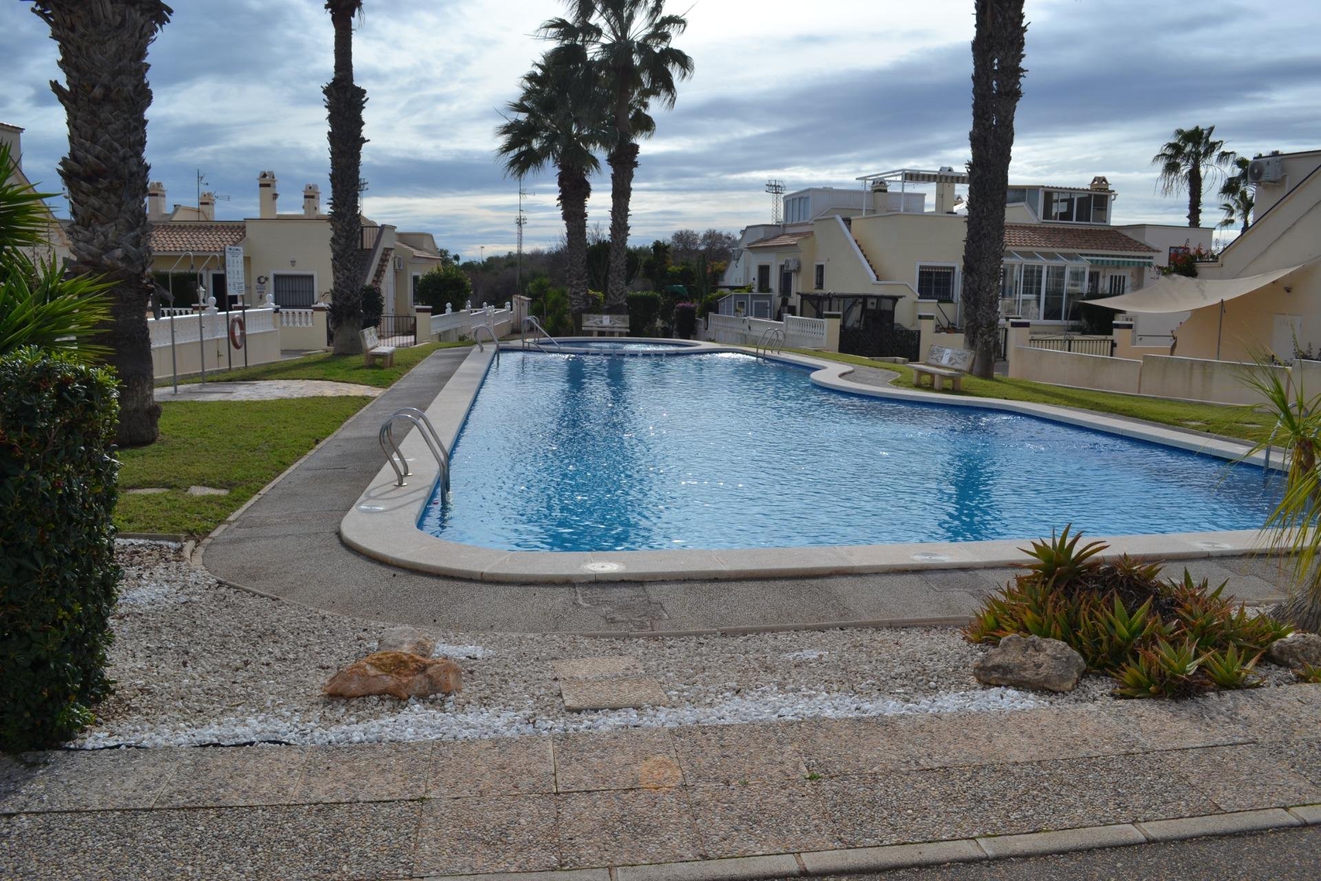 Segunda mano - Villa / Semi pareado -
Orihuela Costa - La Zenia