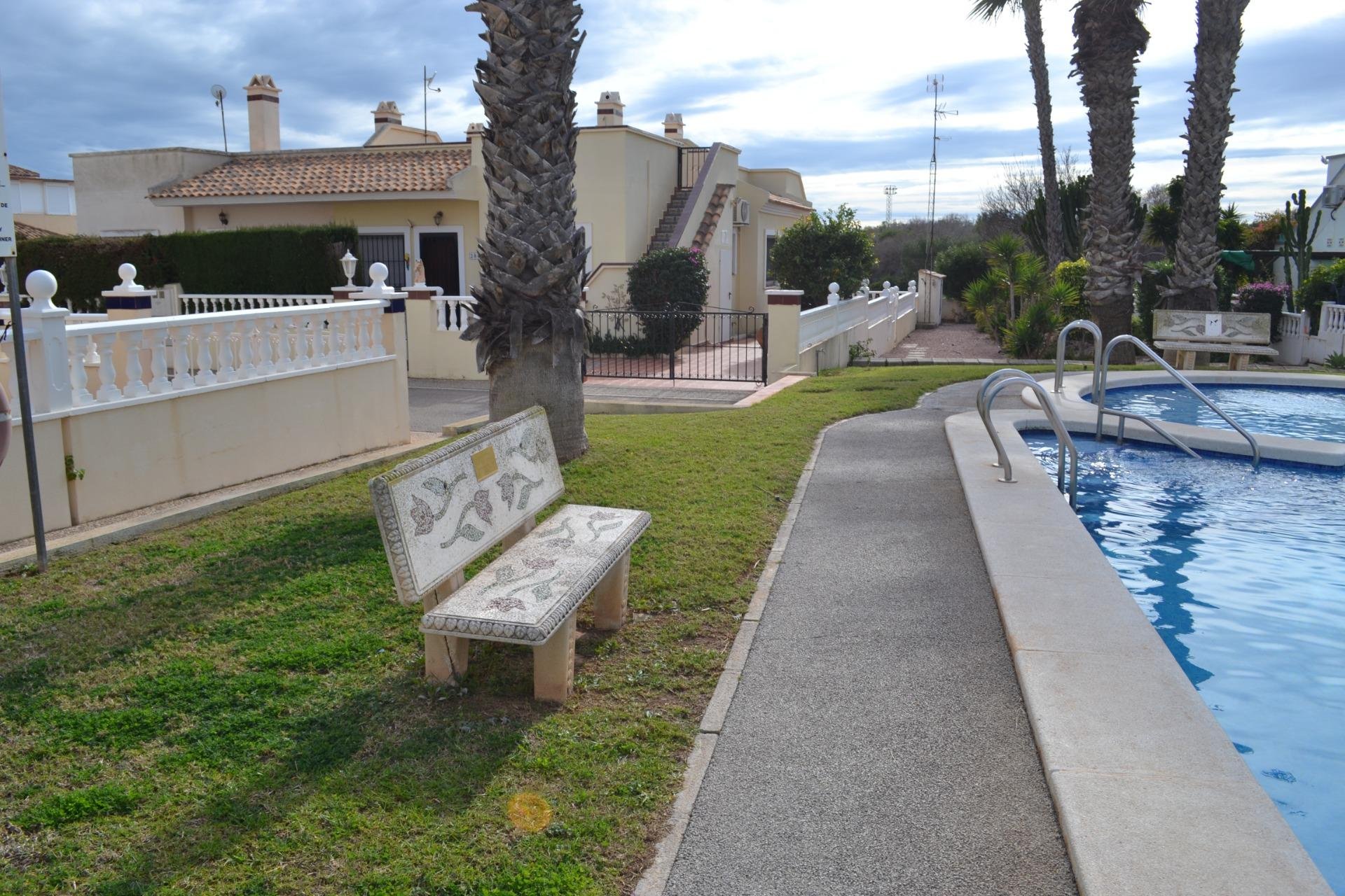 Segunda mano - Villa / Semi pareado -
Orihuela Costa - La Zenia