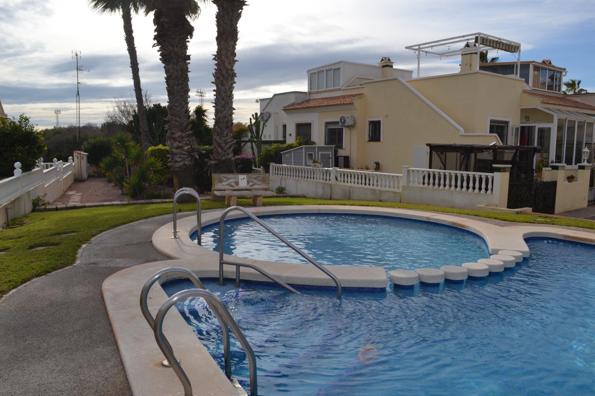 Segunda mano - Villa / Semi pareado -
Orihuela Costa - La Zenia