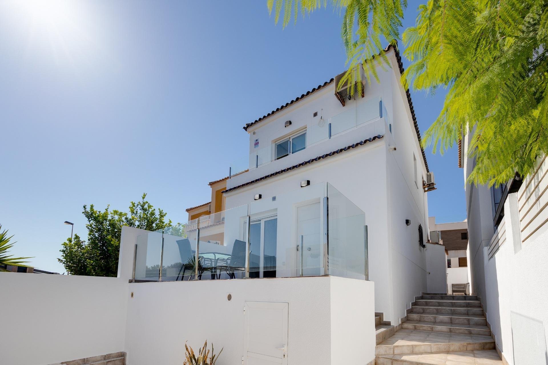 Segunda mano - Villa -
Torrevieja - Aguas Nuevas