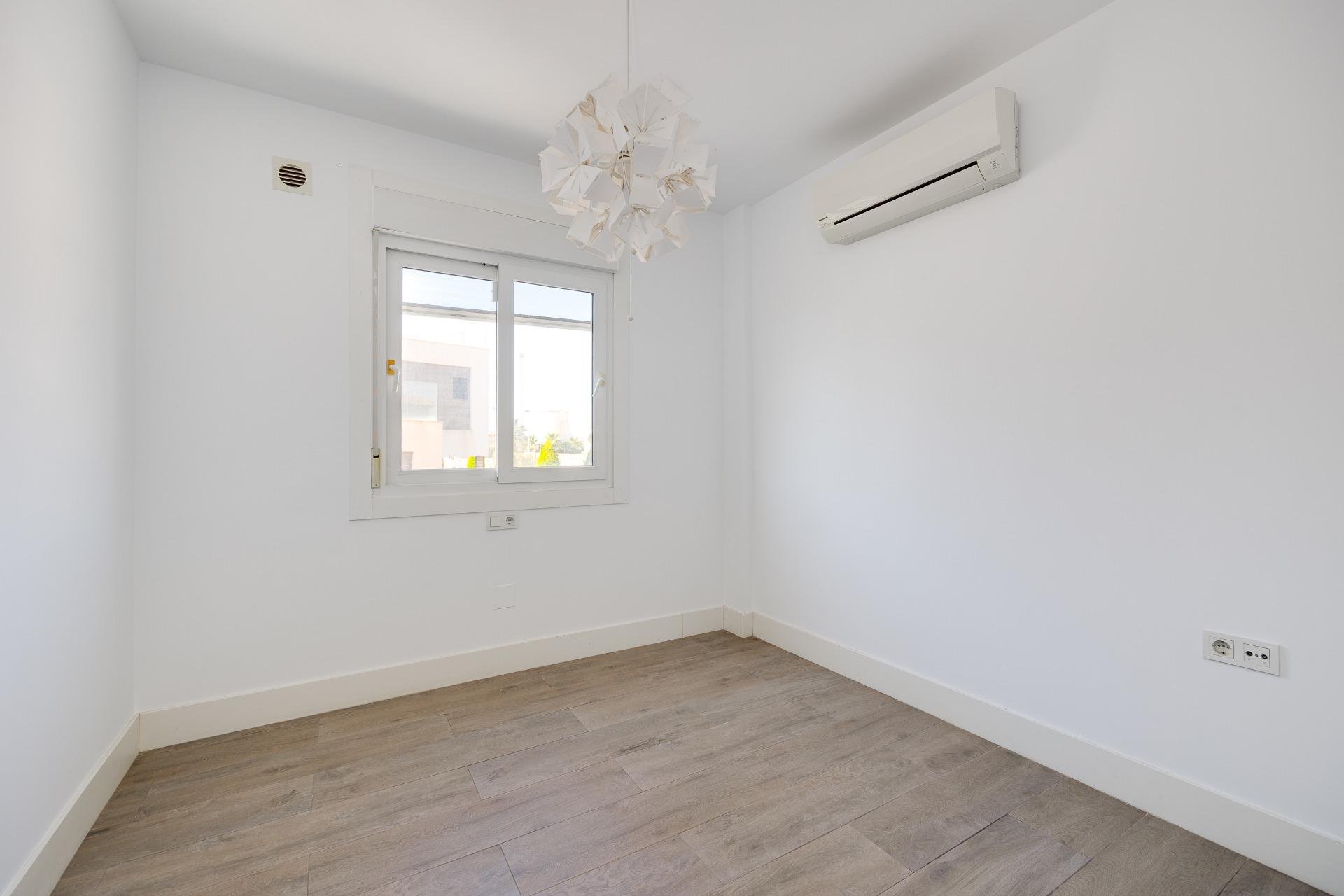 Segunda mano - Villa -
Torrevieja - Aguas Nuevas