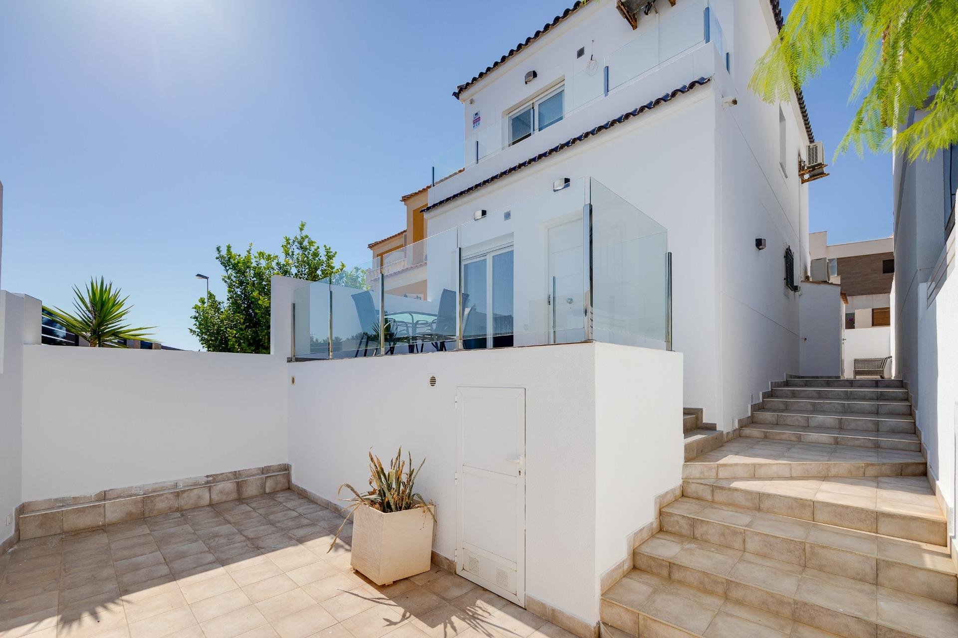 Segunda mano - Villa -
Torrevieja - Aguas Nuevas
