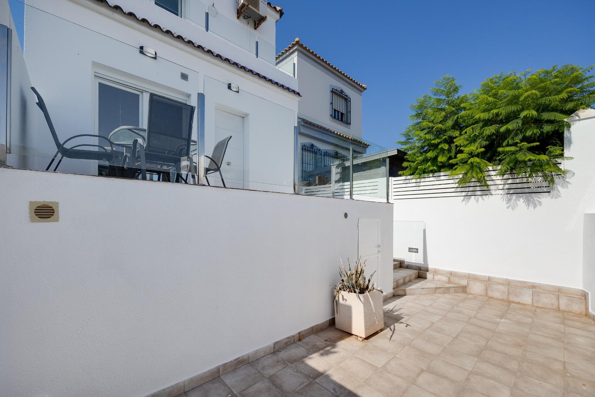 Segunda mano - Villa -
Torrevieja - Aguas Nuevas