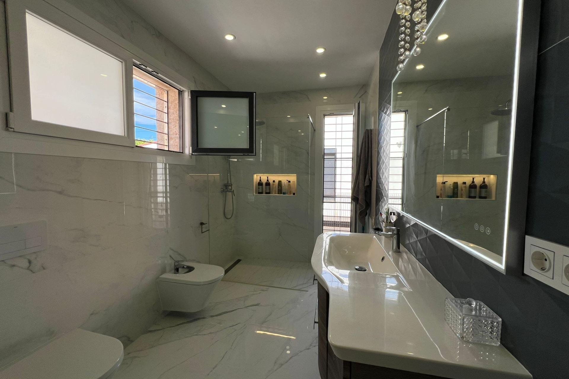 Segunda mano - Villa -
Torrevieja - La Mata