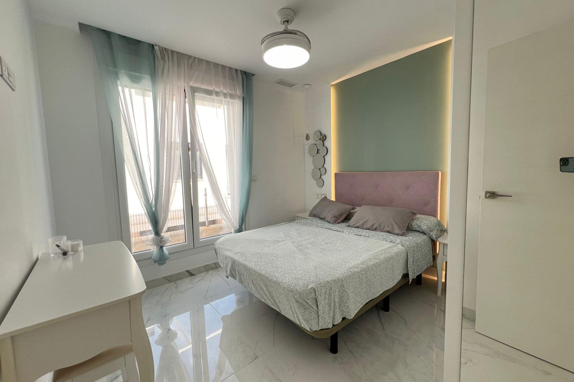 Segunda mano - Villa -
Torrevieja - La Mata