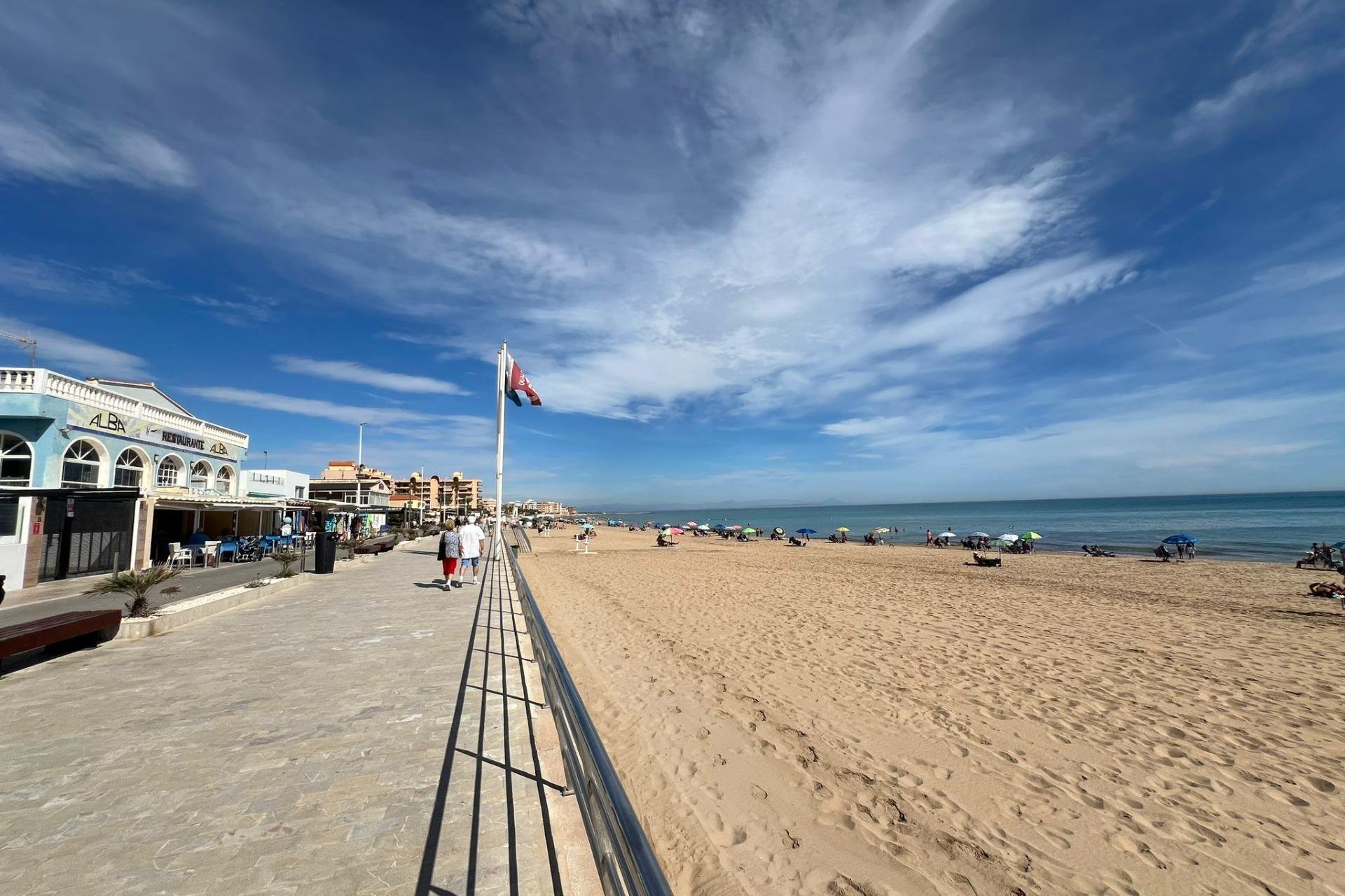 Segunda mano - Villa -
Torrevieja - La Mata