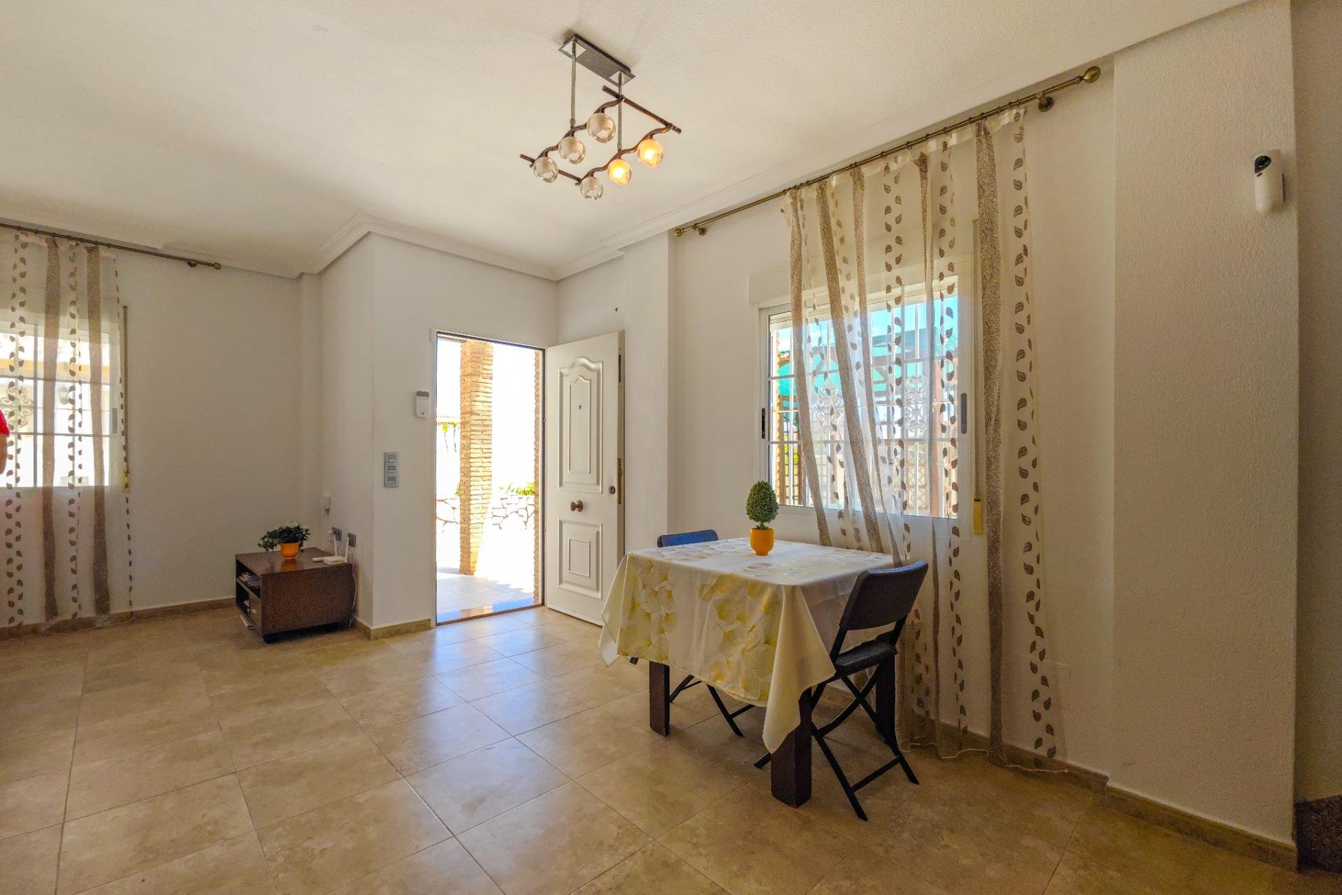 Segunda mano - Villa -
Torrevieja - La Mata