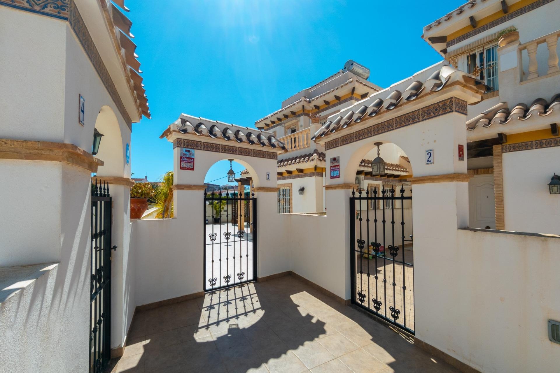 Segunda mano - Villa -
Torrevieja - La Mata