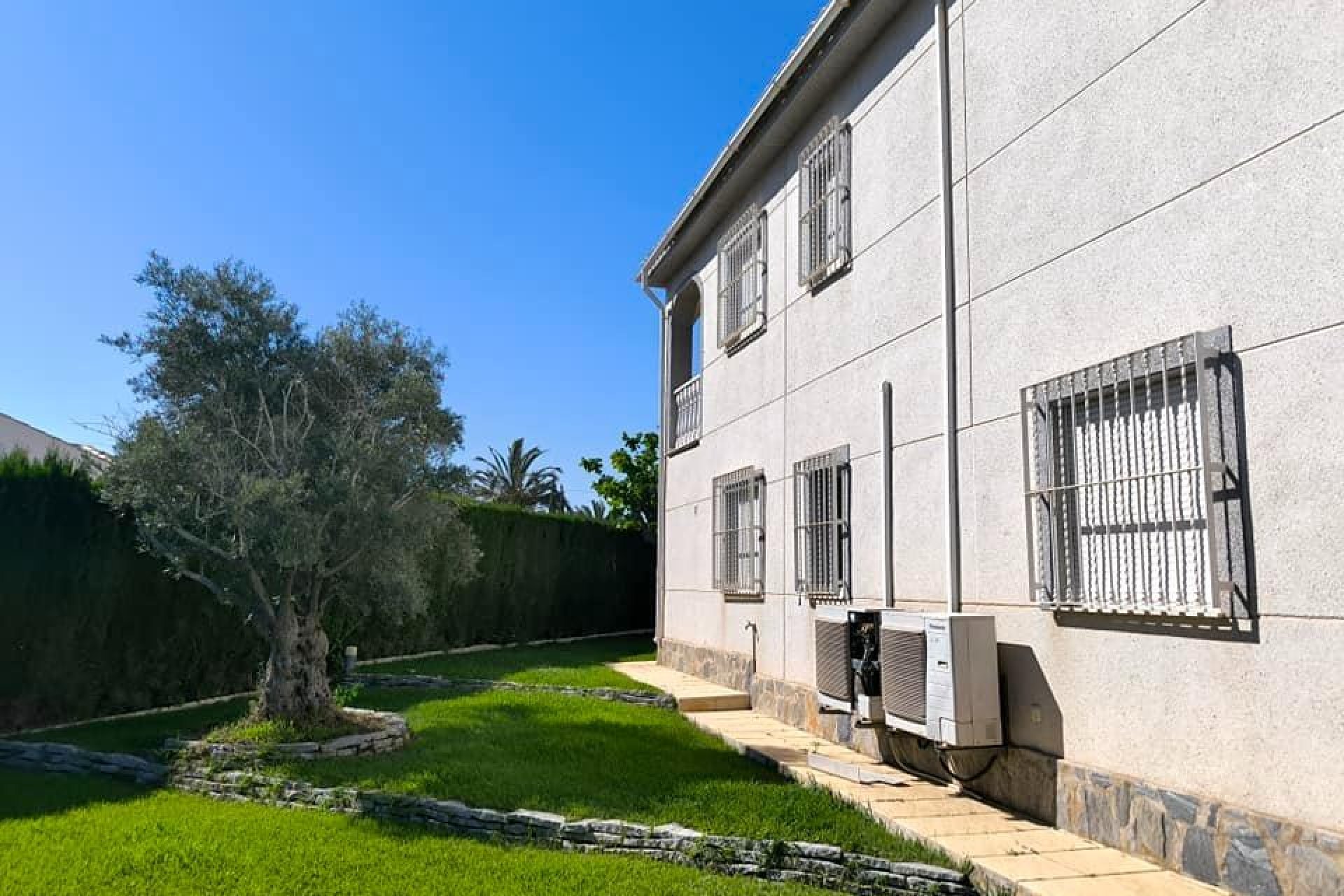 Segunda mano - Villa -
Torrevieja - La Siesta