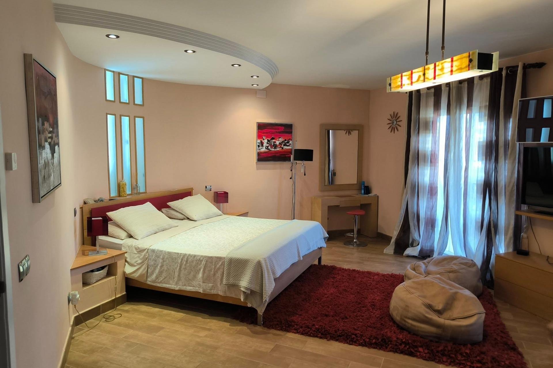 Segunda mano - Villa -
Torrevieja - La Siesta