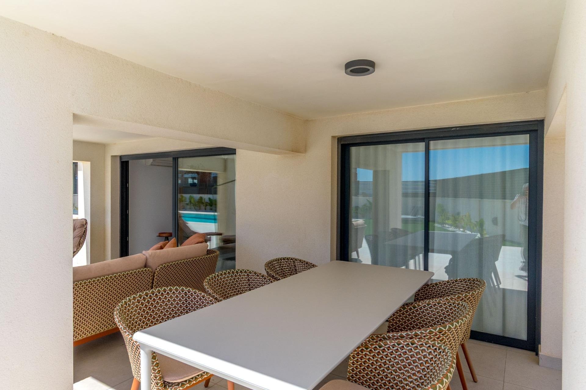 Segunda mano - Villa -
Torrevieja - La Veleta