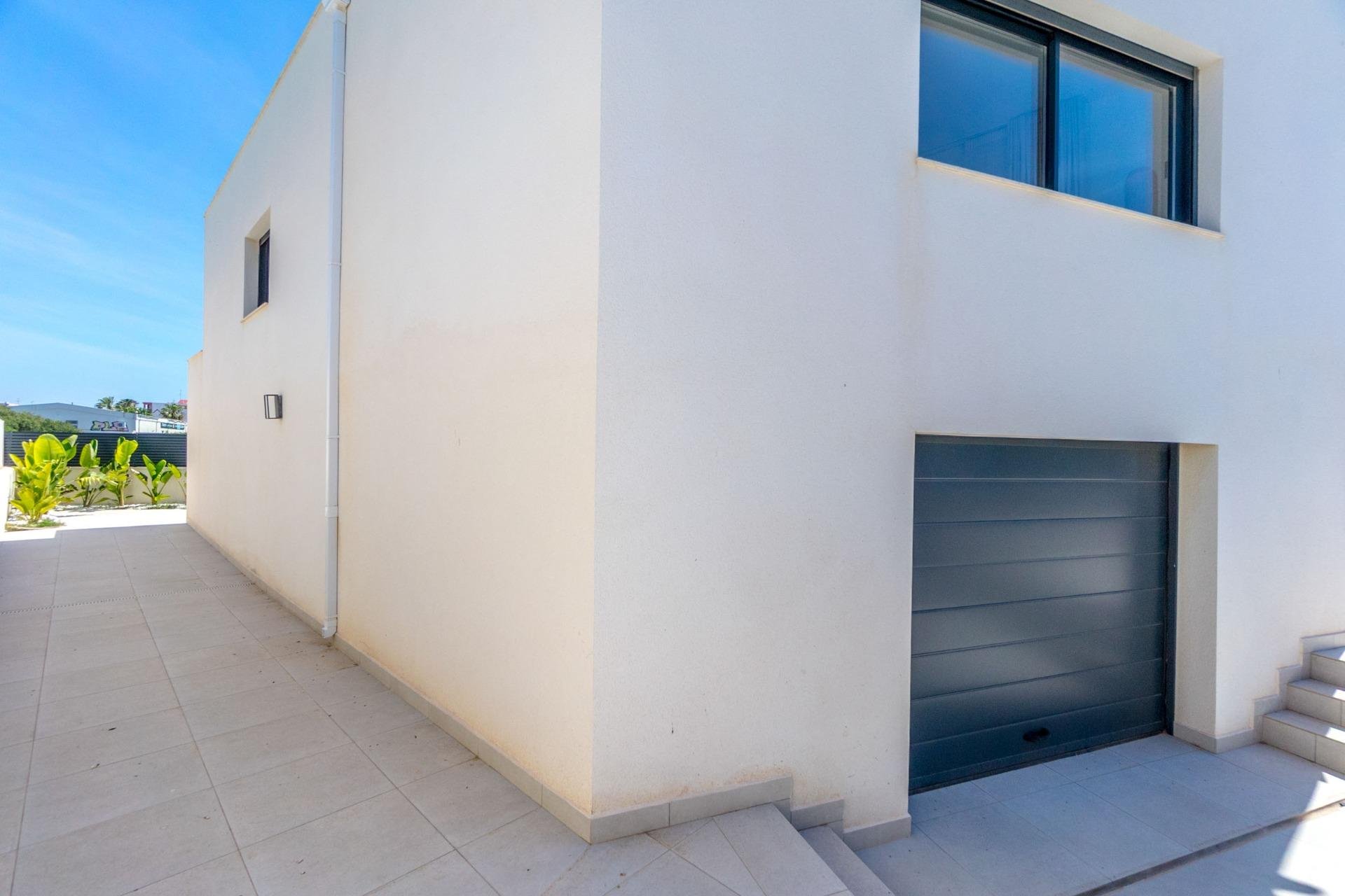Segunda mano - Villa -
Torrevieja - La Veleta