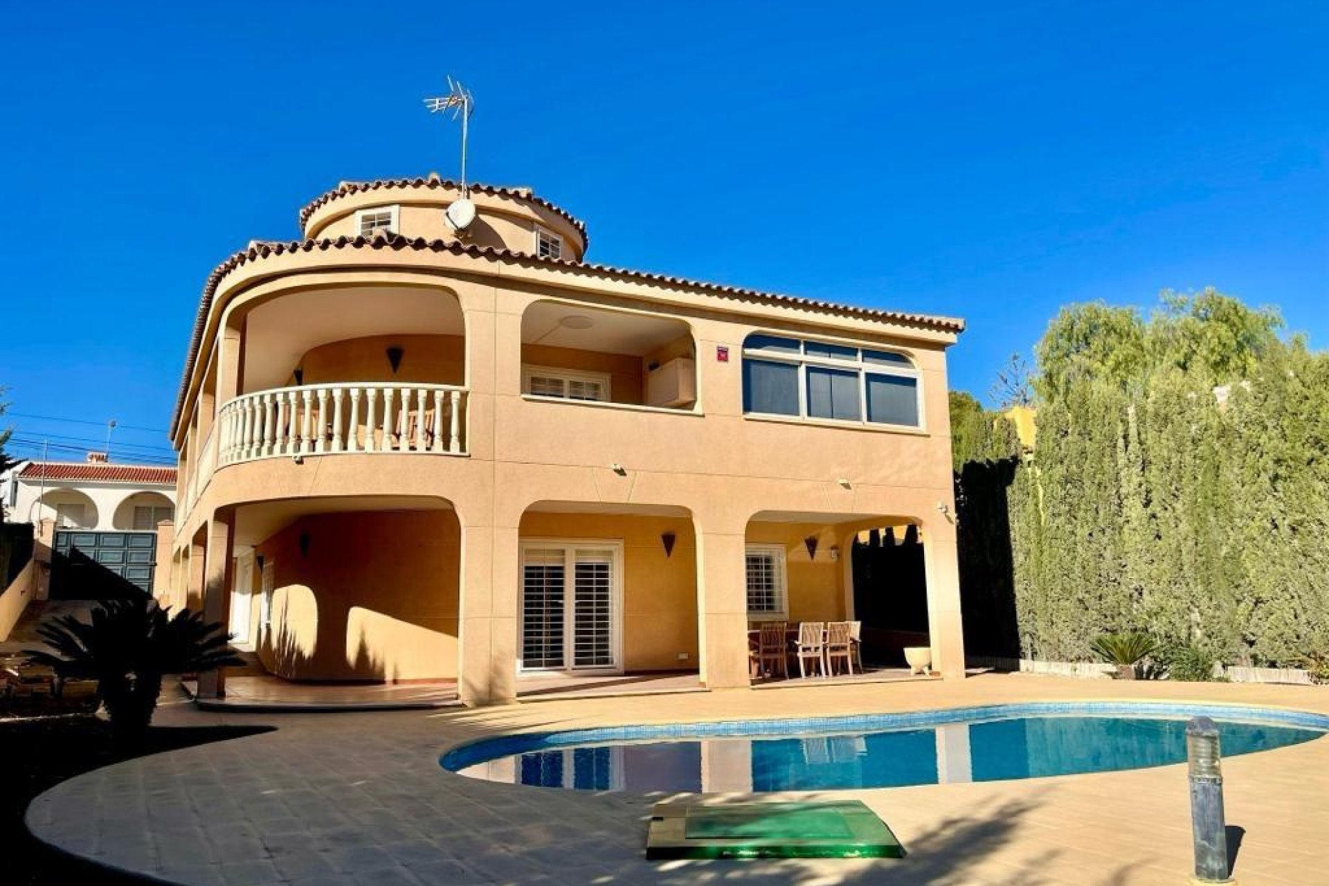 Segunda mano - Villa -
Torrevieja - Los Balcones