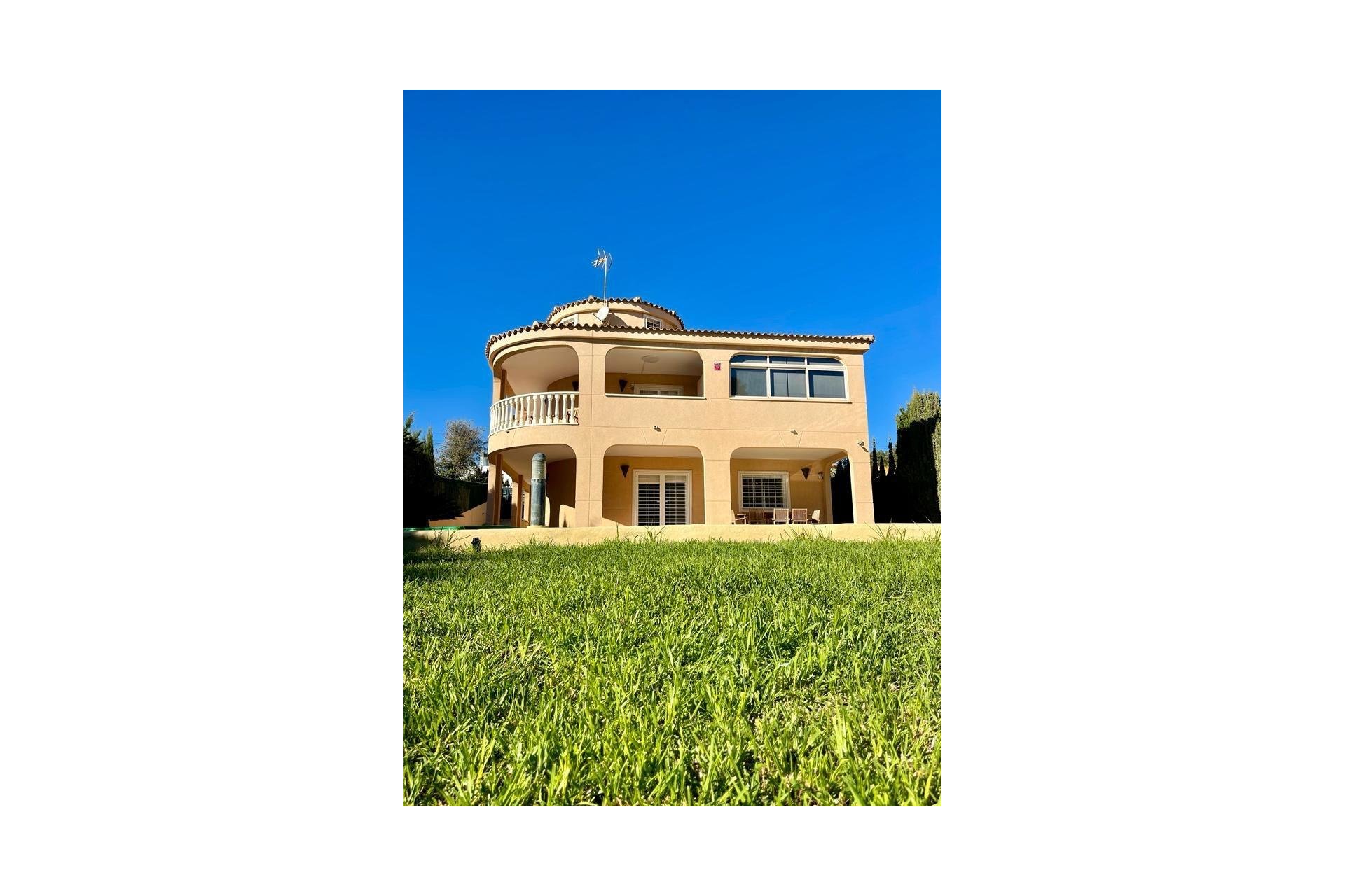 Segunda mano - Villa -
Torrevieja - Los Balcones