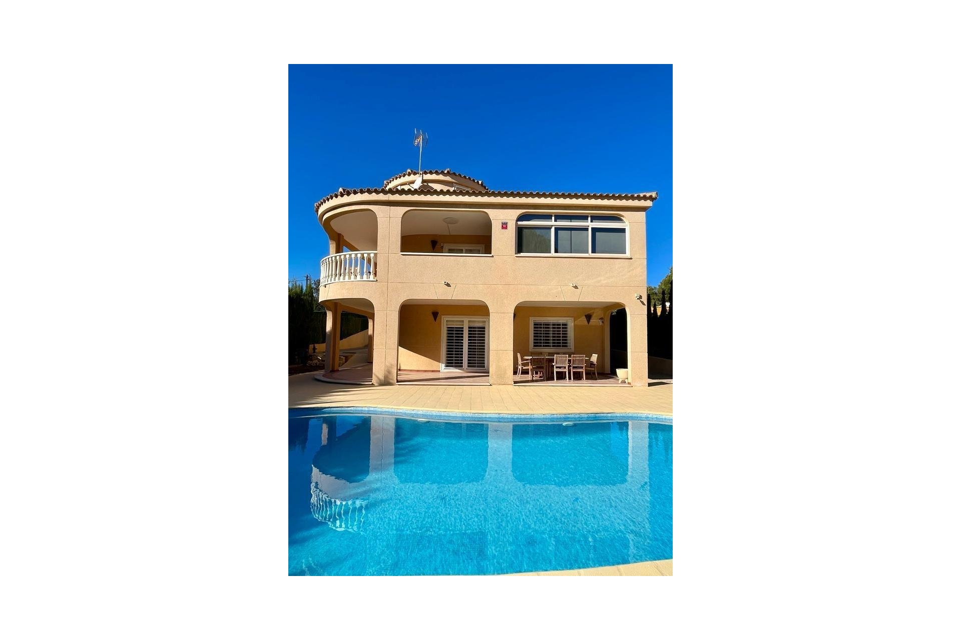 Segunda mano - Villa -
Torrevieja - Los Balcones