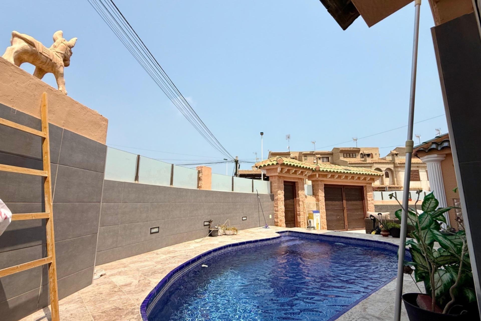 Segunda mano - Villa -
Torrevieja - Los Frutales