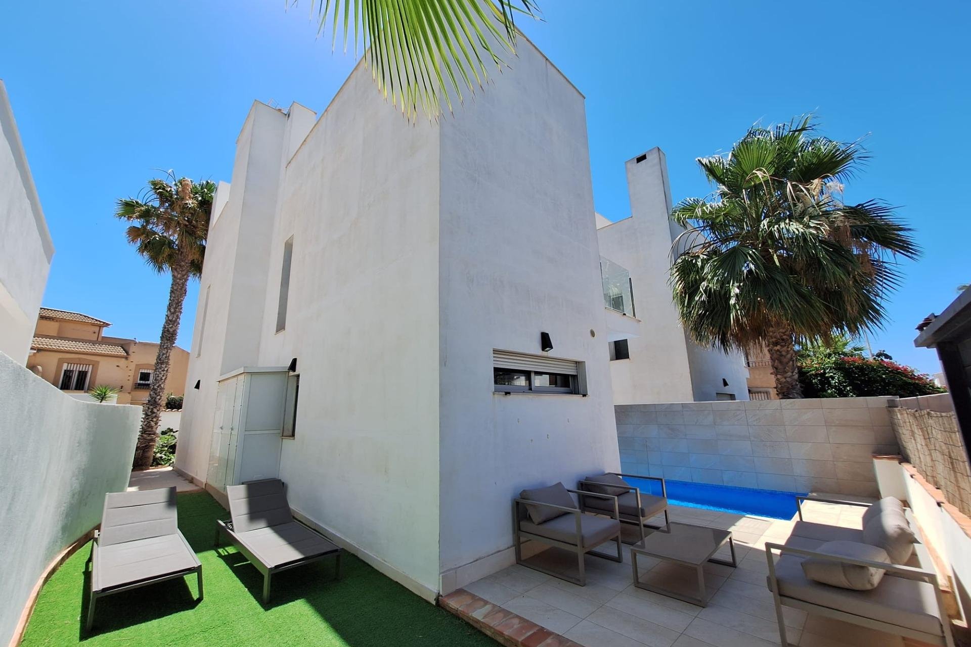 Segunda mano - Villa -
Torrevieja - Los Frutales