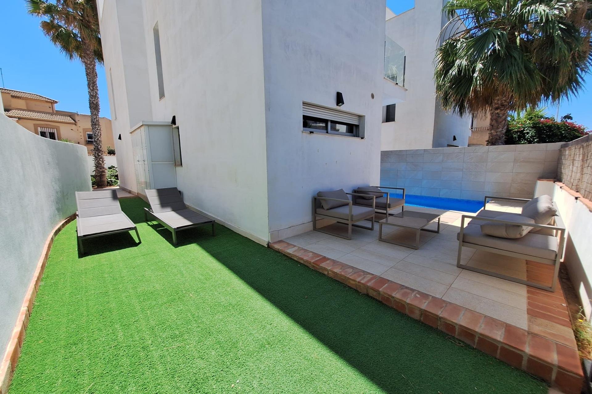 Segunda mano - Villa -
Torrevieja - Los Frutales