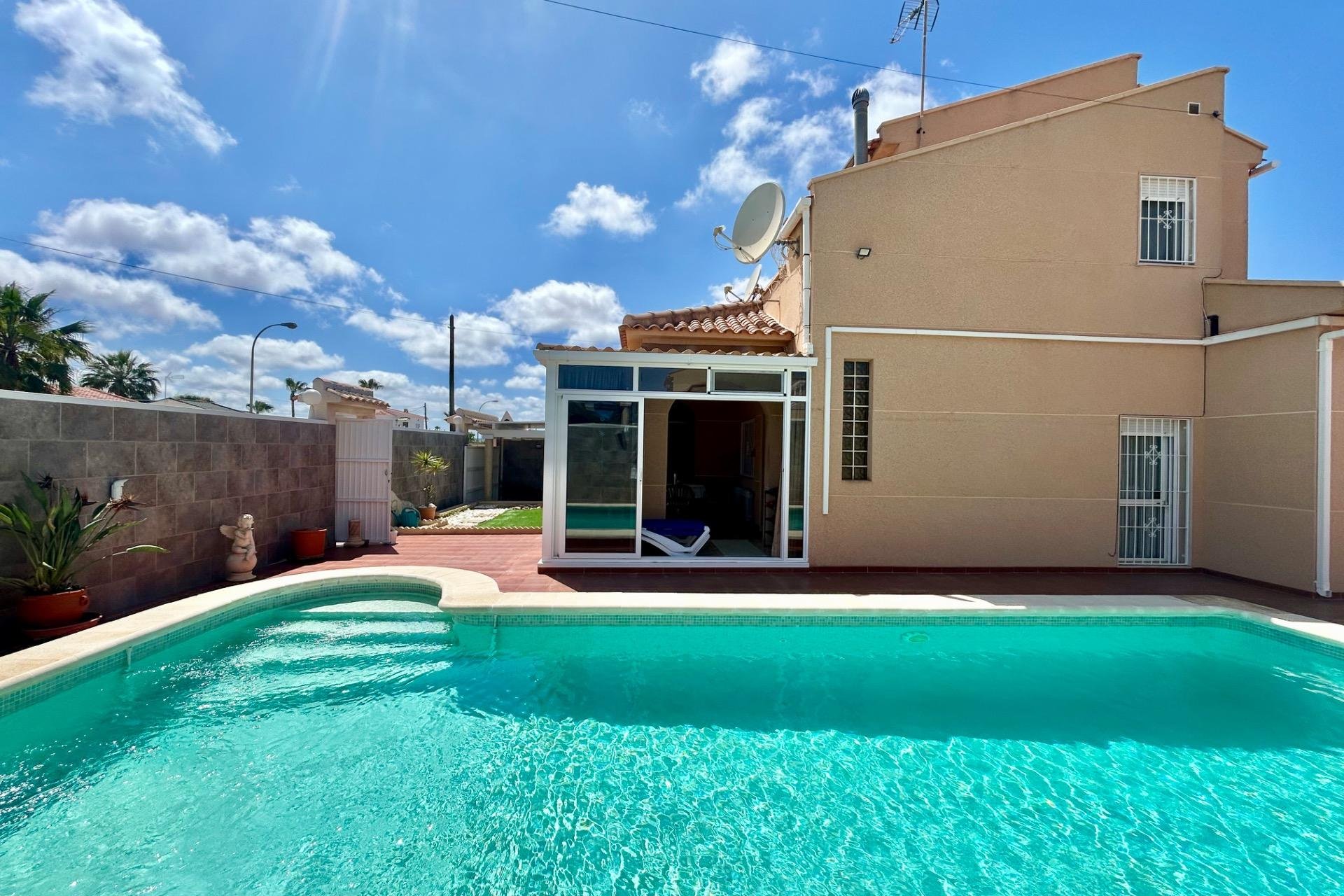 Segunda mano - Villa -
Torrevieja - San Luis