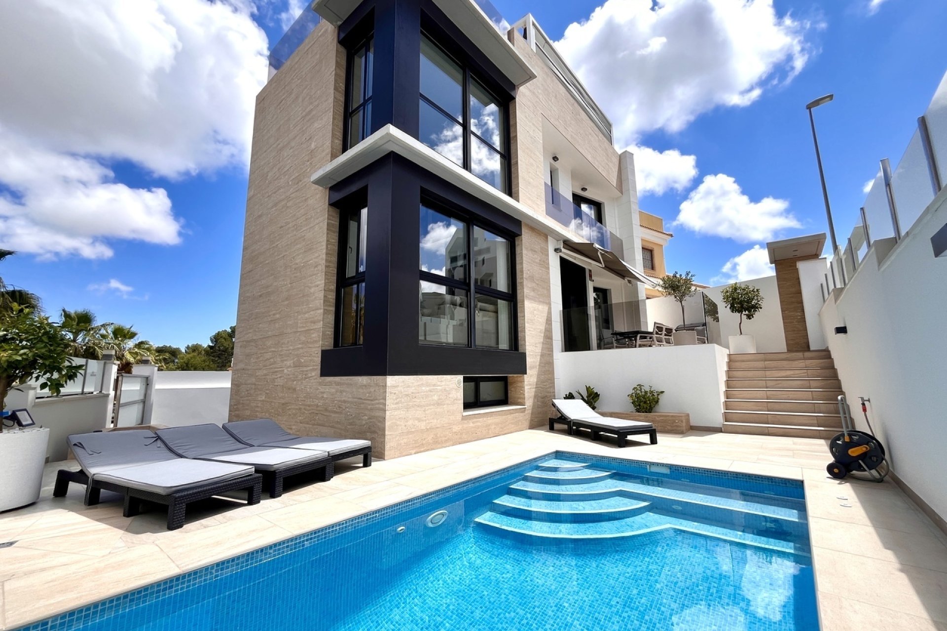 Segunda mano - Villa -
Villamartin - Costa Blanca