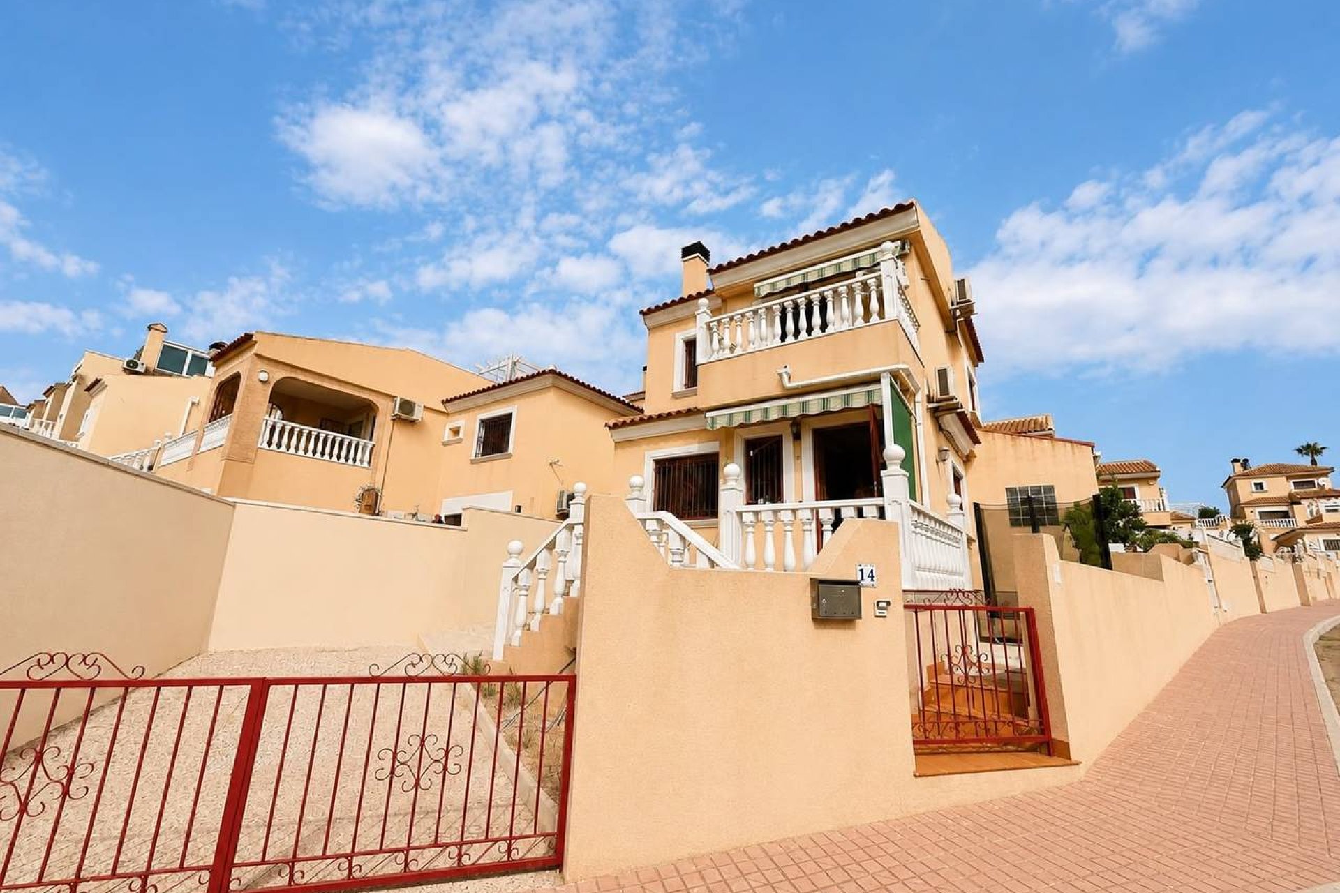 Segunda mano - Villa -
Villamartin - Costa Blanca