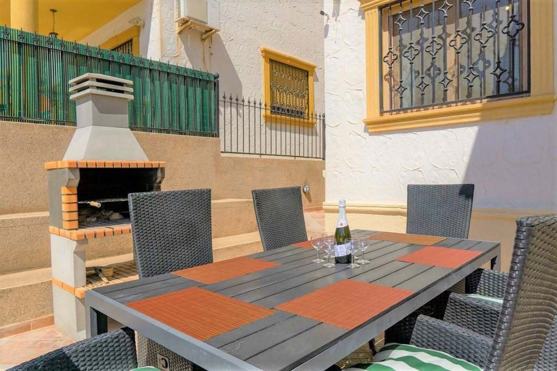 Segunda mano - Villa -
Villamartin - Las Filipinas