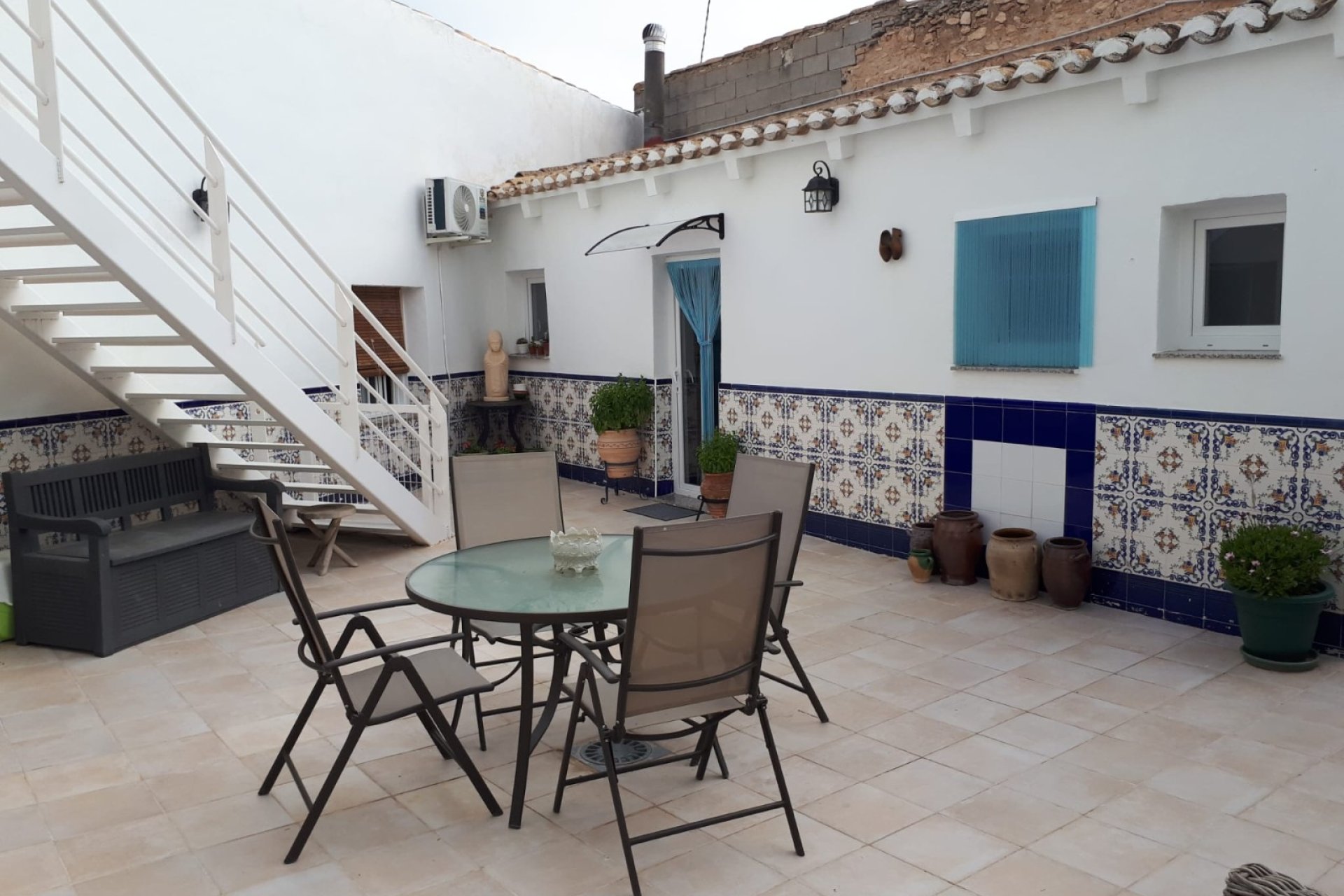 Segunda mano - Villa -
Villena - Inland