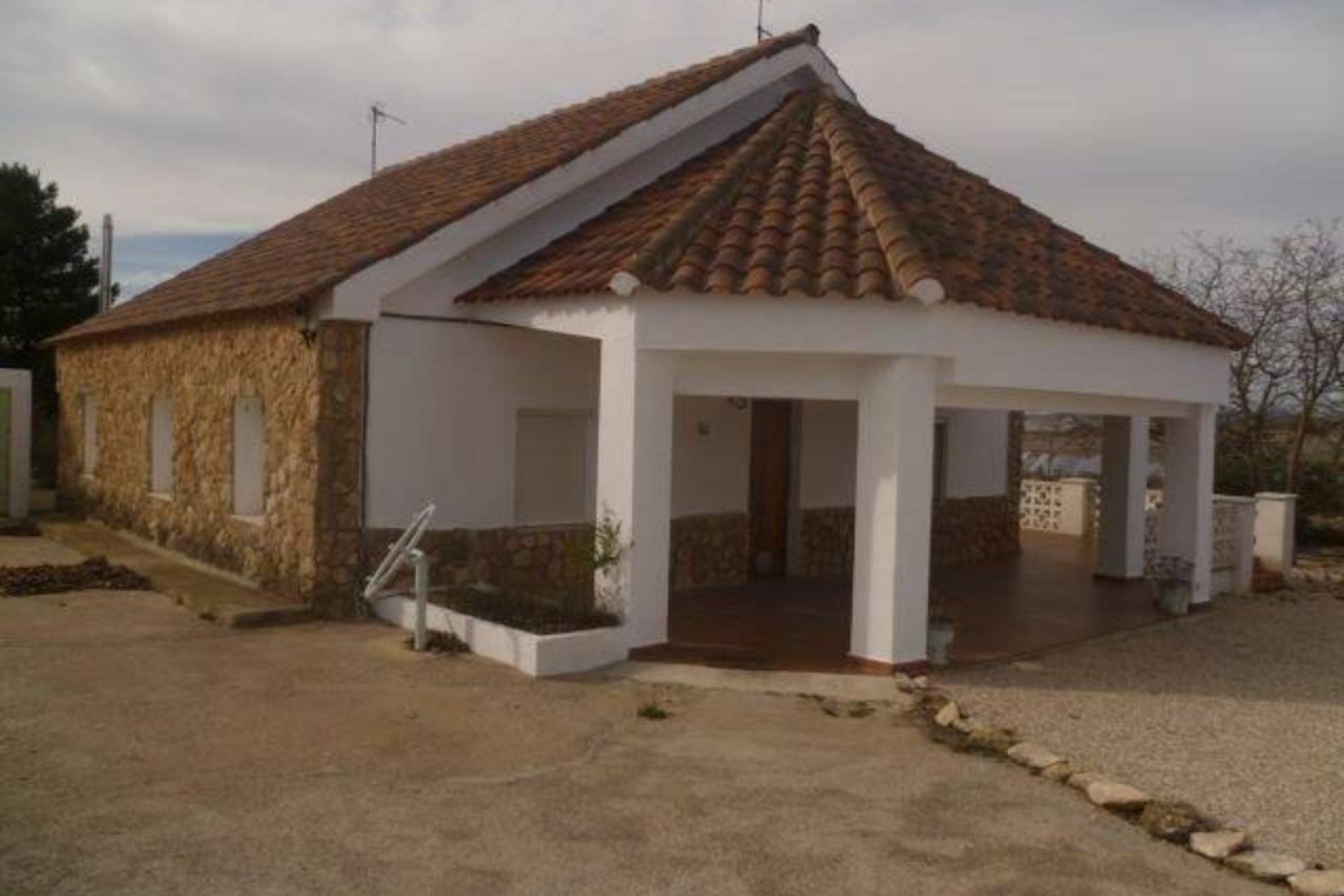 Segunda mano - Villa -
Yecla - Inland