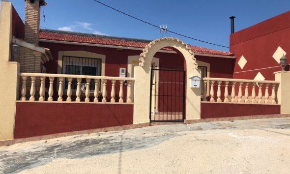 Semi Detached - Revânzare - San Miguel de Salinas -
                Inland